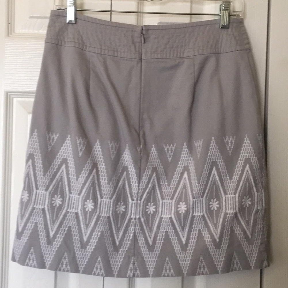 ❌SOLD❌Banana Republic Embroidered skirt - Picture 4 of 8